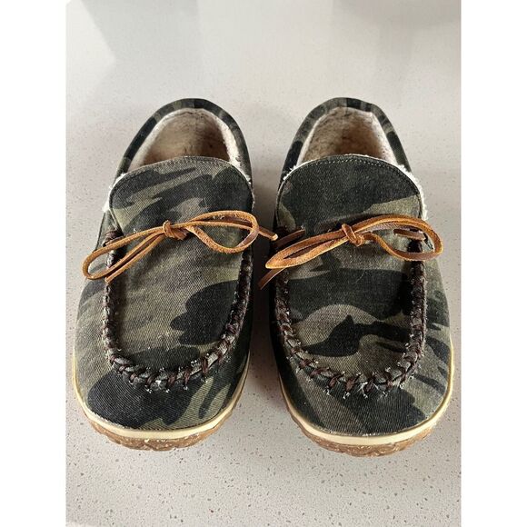 Minnetonka Moccasin Slippers Camo Print Faux Fur Lined Mens Size 11M - Picture 2 of 8